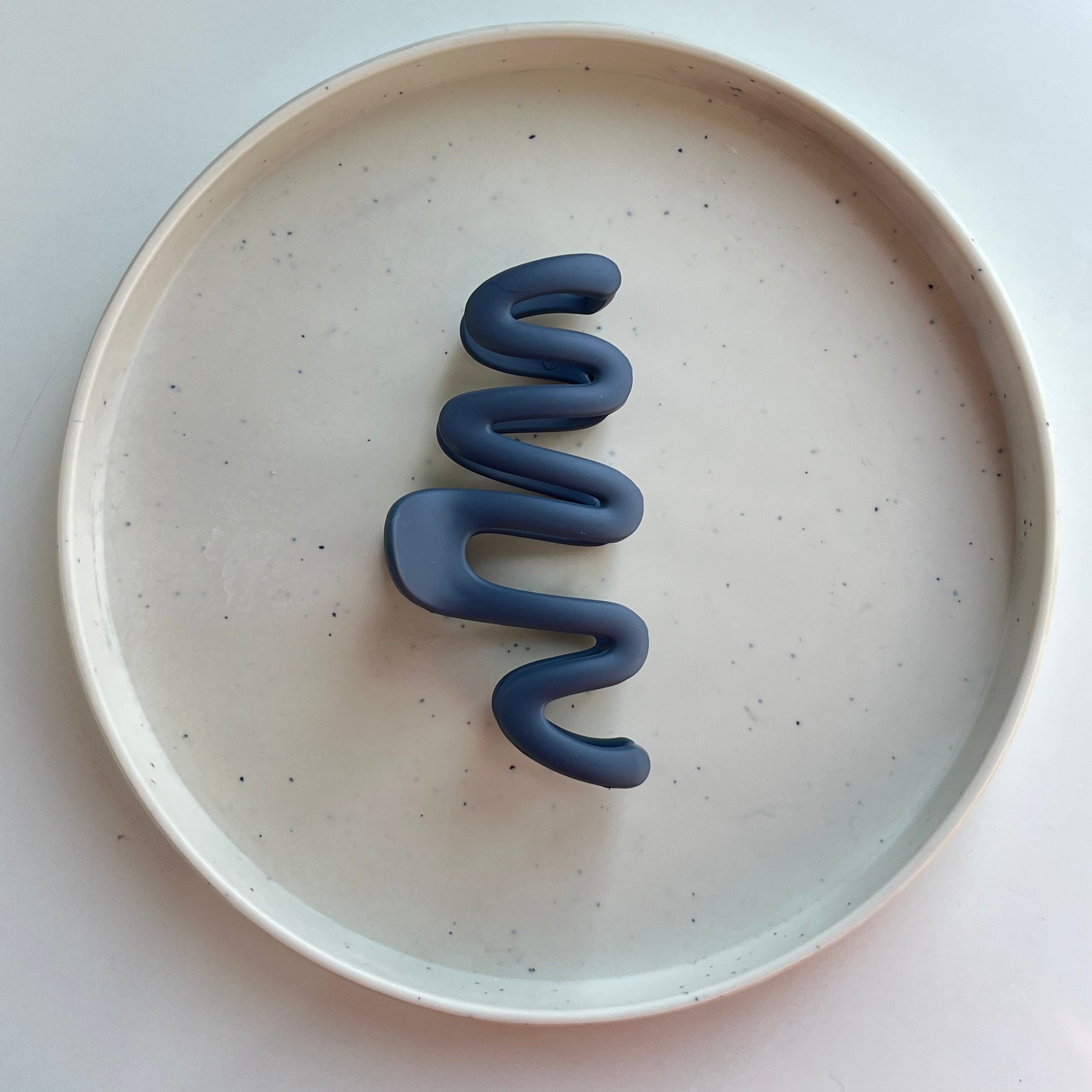 Serpentina – Large Matte Wave Clip